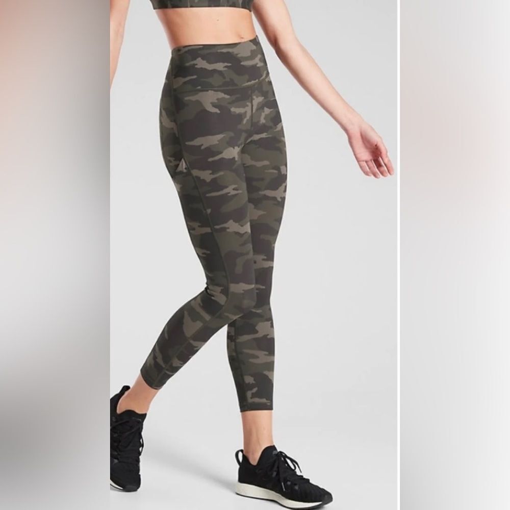 ATHLETA Ultimate Stash Pocket 7/8 Tight CAMO LEGGINGS SMALL